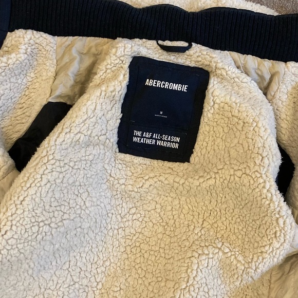ABERCROMBIE THE A&F ALL SEASON WEATHER WARRIOR - Picture 5 of 6